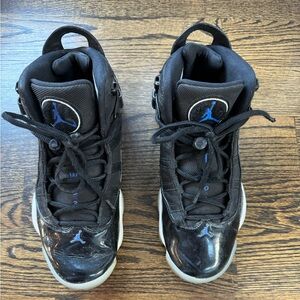 Jordan 11 Black and blue size 8.5
